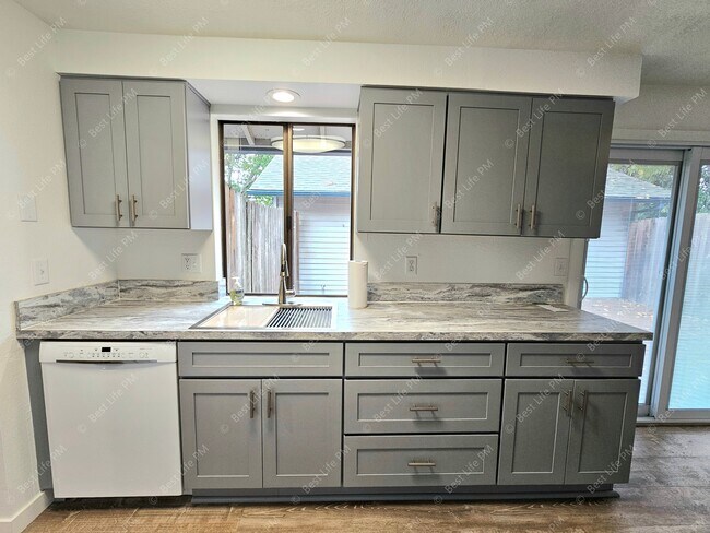 Foto del edificio - 2112 NE 33rd St