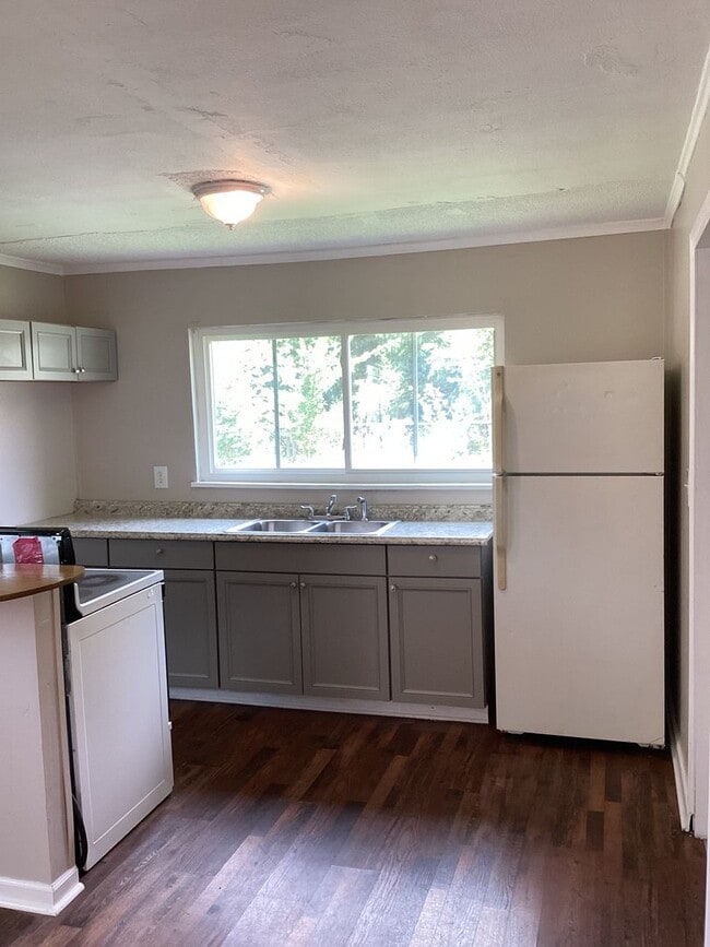 Building Photo - 5540 Clemons Rd