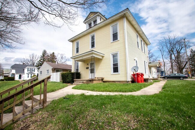 Foto del edificio - 138 N Madison Rd