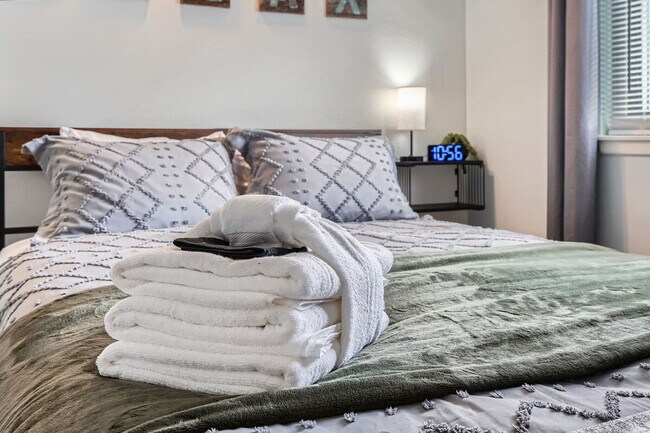 Building Photo - 10968 Jay St