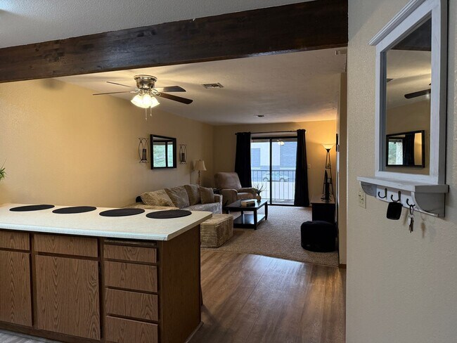 Foto del edificio - Short term - Furnished Condo- 1 bed 1 & 1/2 bath - 3 month min