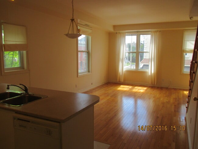Building Photo - 131 Guigues Av