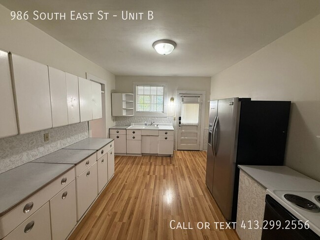 Building Photo - 986 S East St