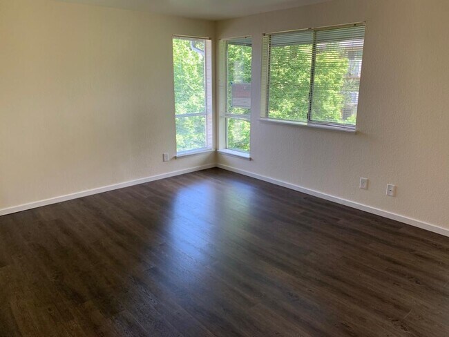 Building Photo - Pinehurst West - 2 bedrooms
