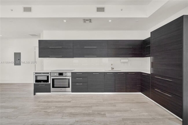 Foto del edificio - 45 SW 9th St