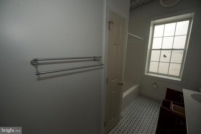 Foto del edificio - 345 W Chestnut St