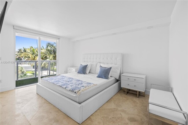 Foto del edificio - 2457 Collins Ave