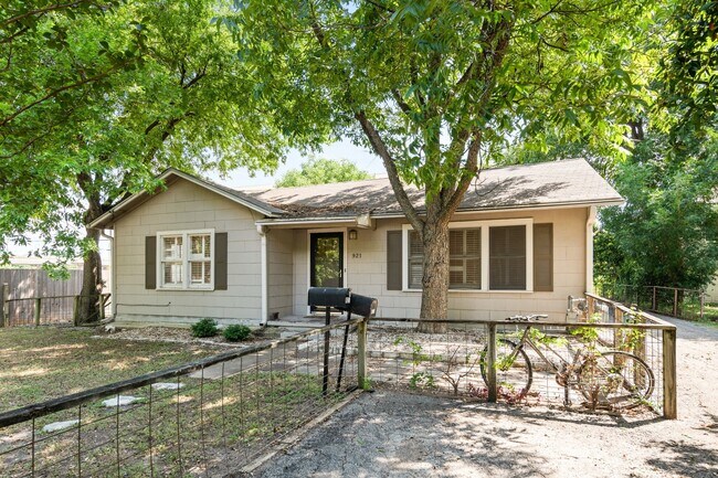 Foto del edificio - 921 E 37th St