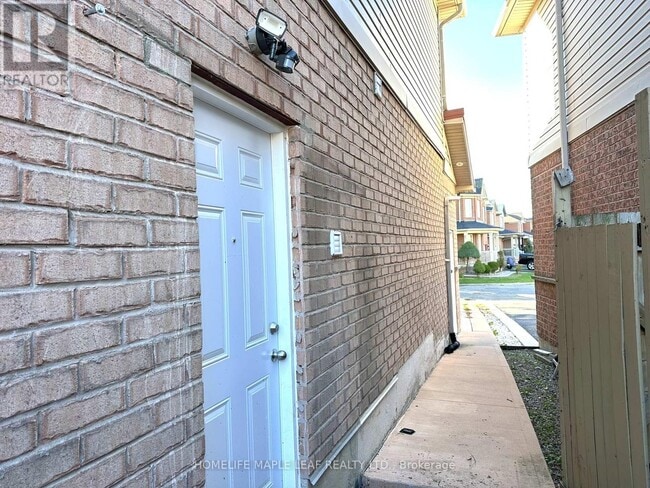 Building Photo - 72 Four Seasons Cir