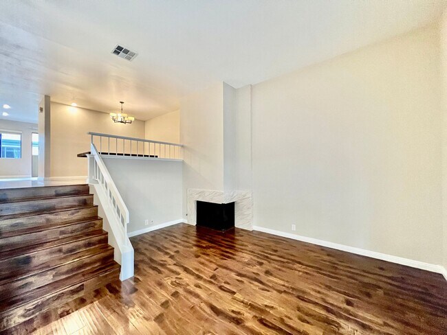 Foto del edificio - Beautiful 3B/2.5BA W/ Attached 2 Car Garage & W/D in La Jolla!