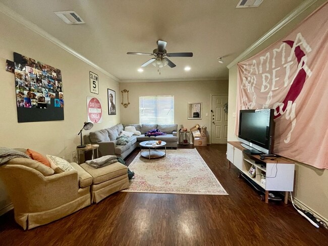 Foto del edificio - BEAUTIFUL 2/2.5 in Gateway Villas! August ...