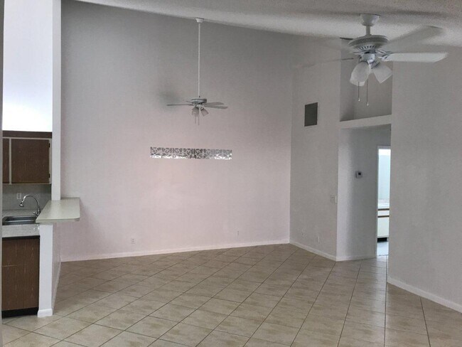 Building Photo - 4379 Woodstock Dr