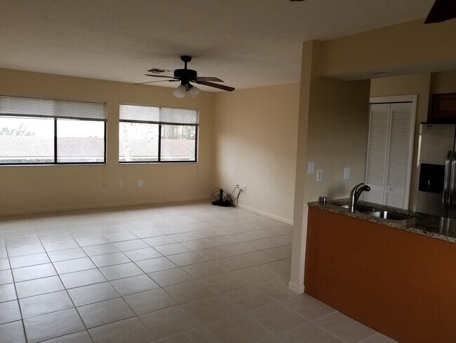 Foto del edificio - 6327 Midnight Pass Rd
