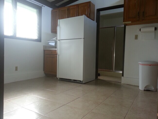 refrigerador lleno - 3337 Pakanu St