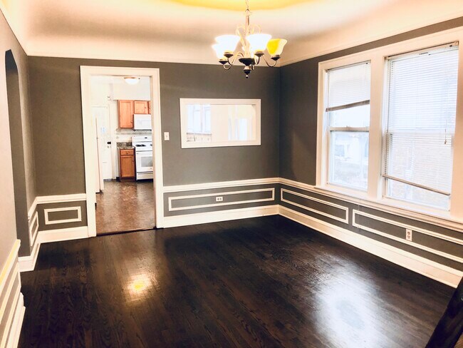 Building Photo - 5933 N Artesian Ave