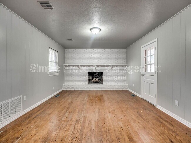 Foto del edificio - 10300 Major Ave