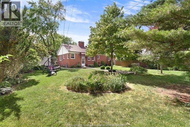 Building Photo - 2432 Buckingham Dr