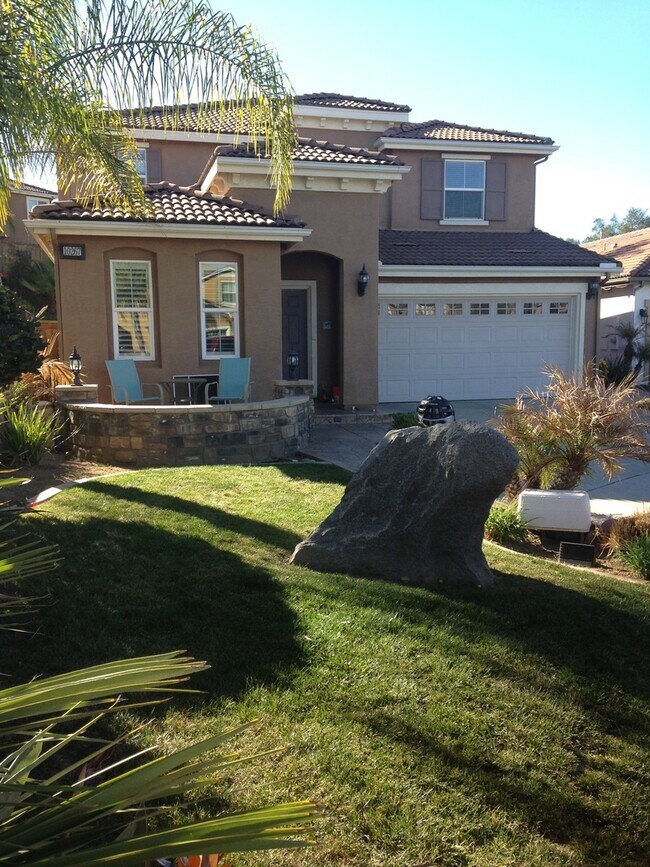 Foto del edificio - Hidden Meadows Executive 4bd 2.15 ba Home