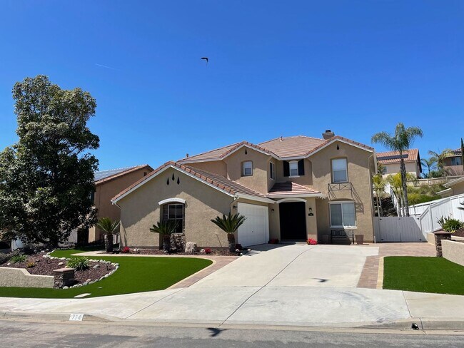 Foto del edificio - Gorgeous 4 Bedroom Santa Fe Hills Home With a Pool!