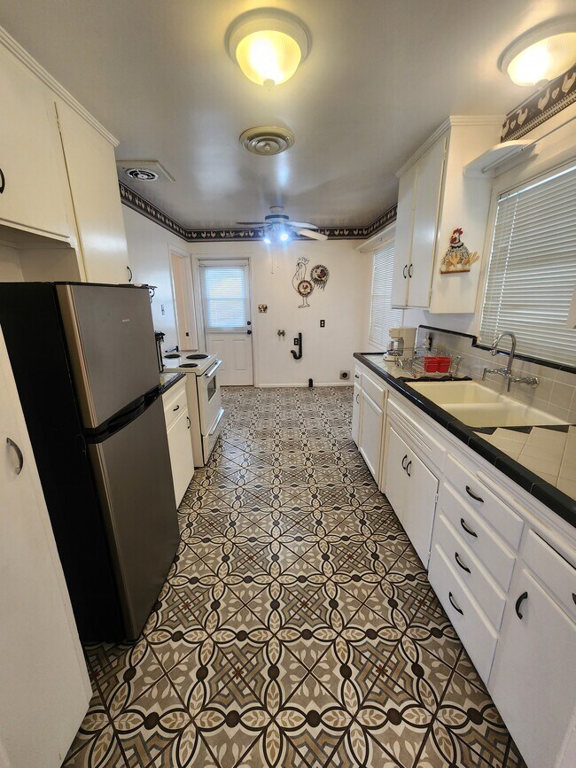 Foto del edificio - 2119 Wingland Dr