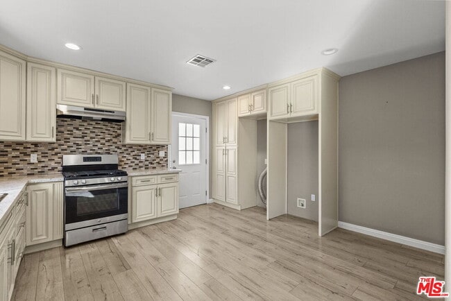 Building Photo - 6717 Cedros Ave