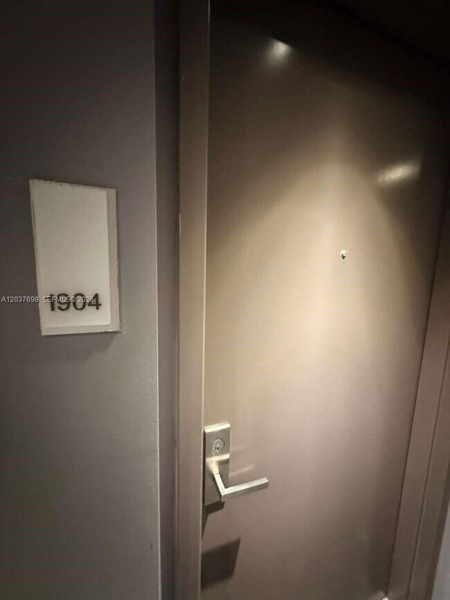 Foto del edificio - 1300 Brickell Bay Dr