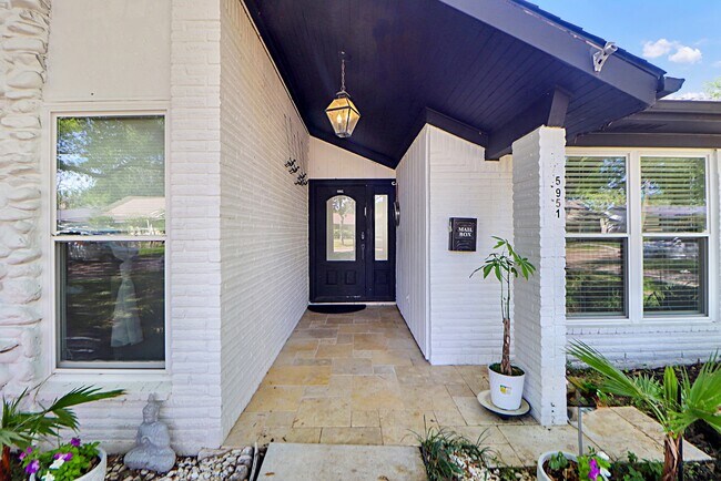 Foto del edificio - 5951 Yarwell Dr