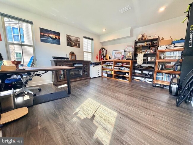 Foto del edificio - 8627 Satinwood Dr
