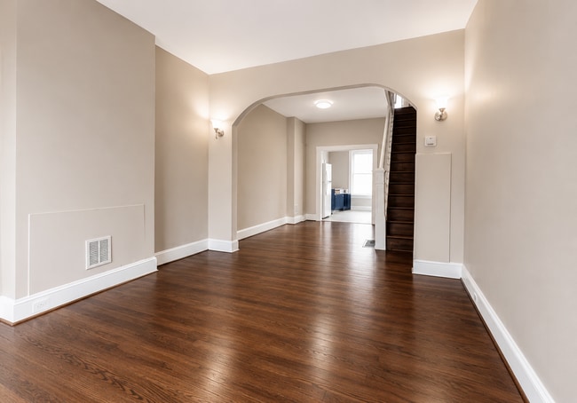 Building Photo - 614 N Streeper St