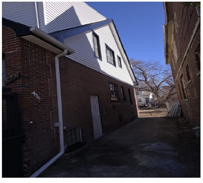 Foto del edificio - 15756 Ohio St