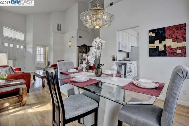 dining room - 29278 Bowhill Rd