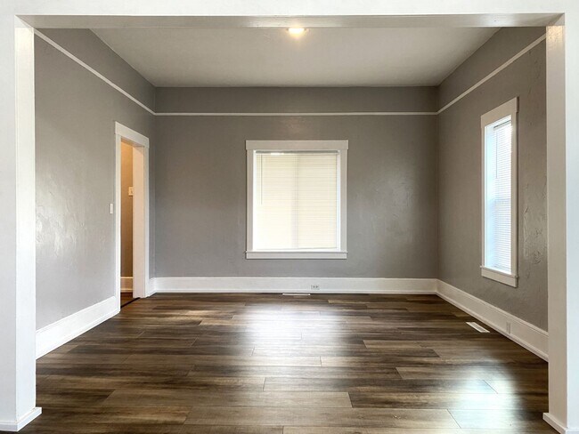 Foto del edificio - 903 E 8th St