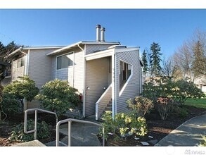 Building Photo - 9922 NE 144th Ln