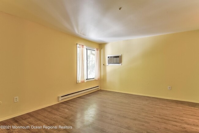 Building Photo - 58 Amberly Dr