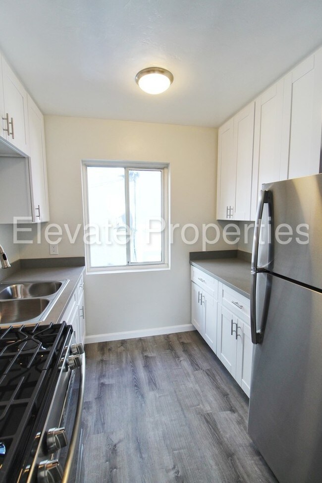 Building Photo - 206 Fir St