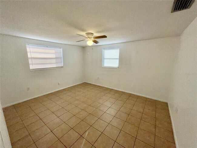 Foto del edificio - 5829 Embay Ave
