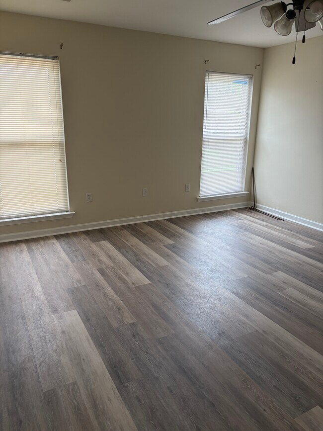 Foto del edificio - 23682 Parkland Ave