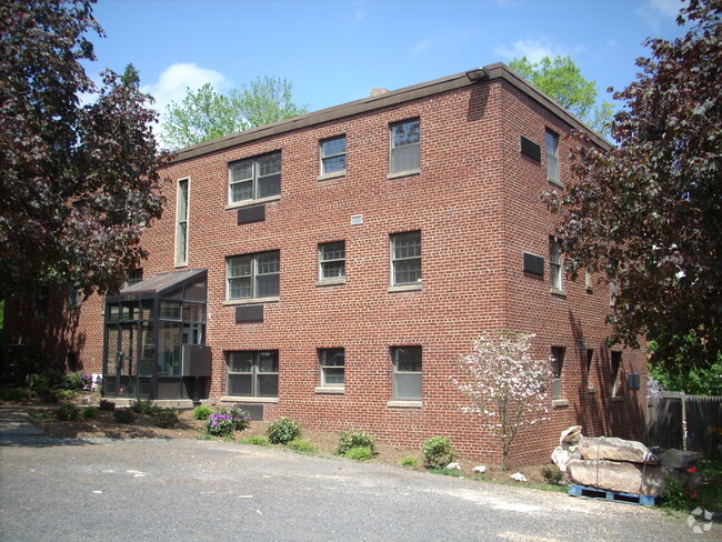 Building Photo - Arlington Courthouse Apartments