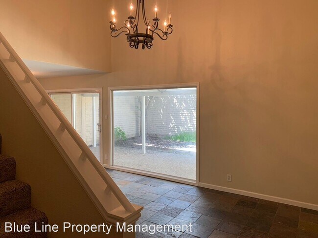 Building Photo - 3 br, 1.5 bath House - 2920 Pear St