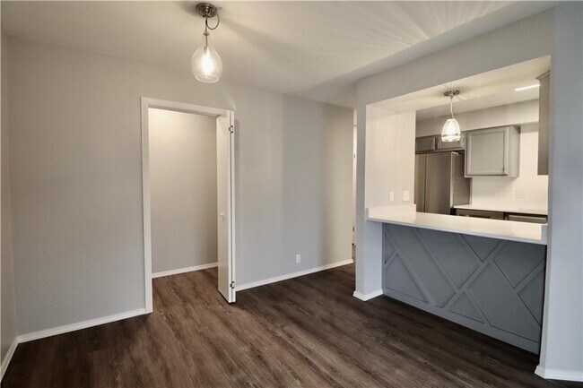 Building Photo - 1730 Pebble Terrace