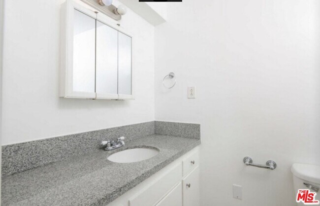 Foto del edificio - 1261 Laurel Ave