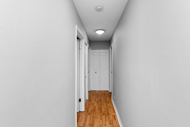 Foto del edificio - 3825 N Pine Grove Ave