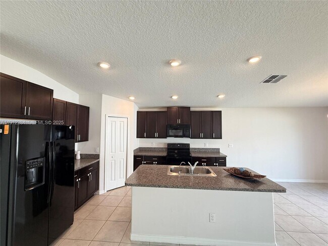 Foto del edificio - 39889 Harmon Grove Ct