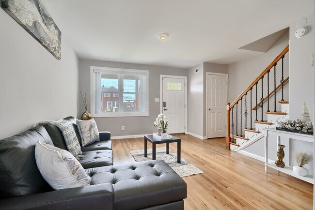 Foto del edificio - Spacious Townhome 3Bed/2Bath in Dundalk