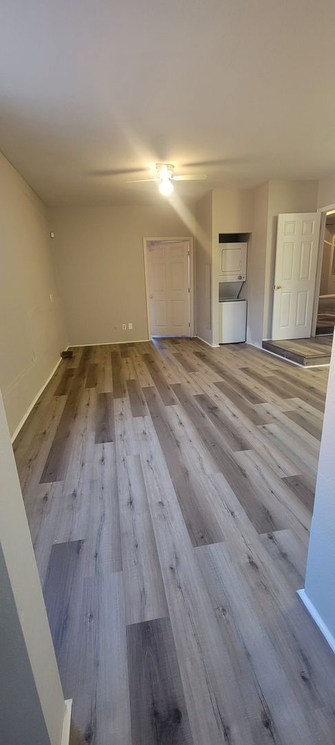 Foto del edificio - 390 Fairway Oaks Dr
