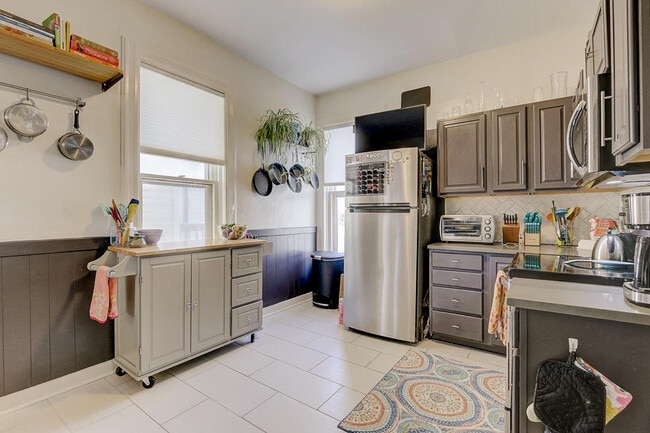 Kitchen - 1518 E Irving Pl
