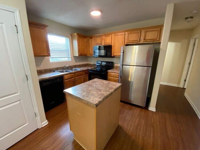 Foto del edificio - BRIDGEWATER HOME! PRE-LEASING FOR AUGUST 2...
