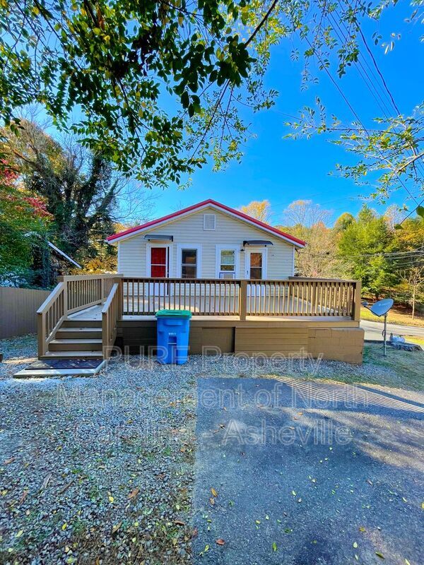 1 Honeysuckle Ln Unit Honeysuckle A Upstairs, Asheville, NC 28806