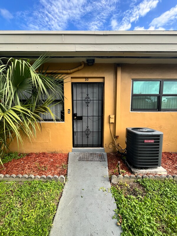 Foto principal - 1845 Pembroke Rd
