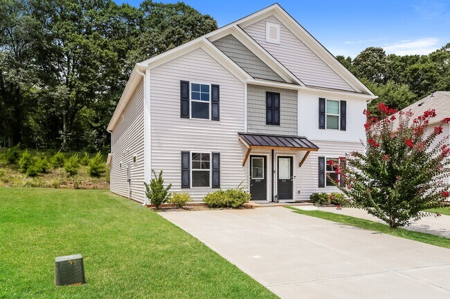Building Photo - 309 Noble Ln